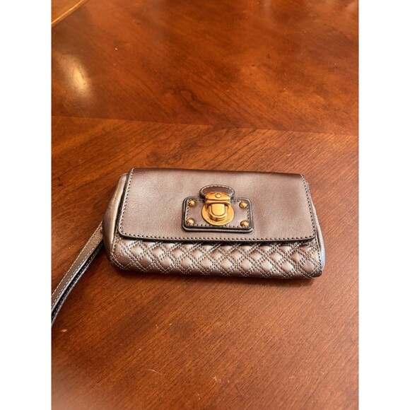 Marc Jacob’s Clutch - Picture 2 of 12